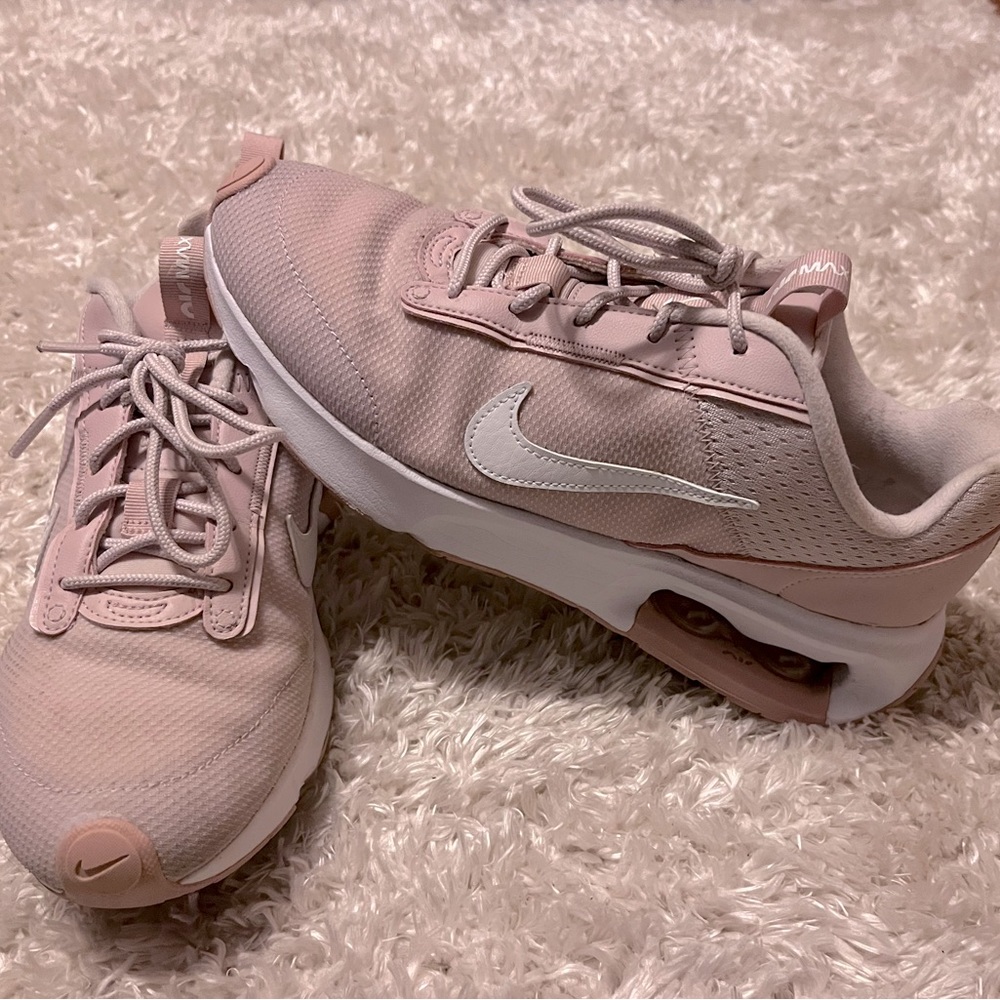Nike Womens Air Max Interlock 75 Light Casual Sneakers - Picture 5 of 7